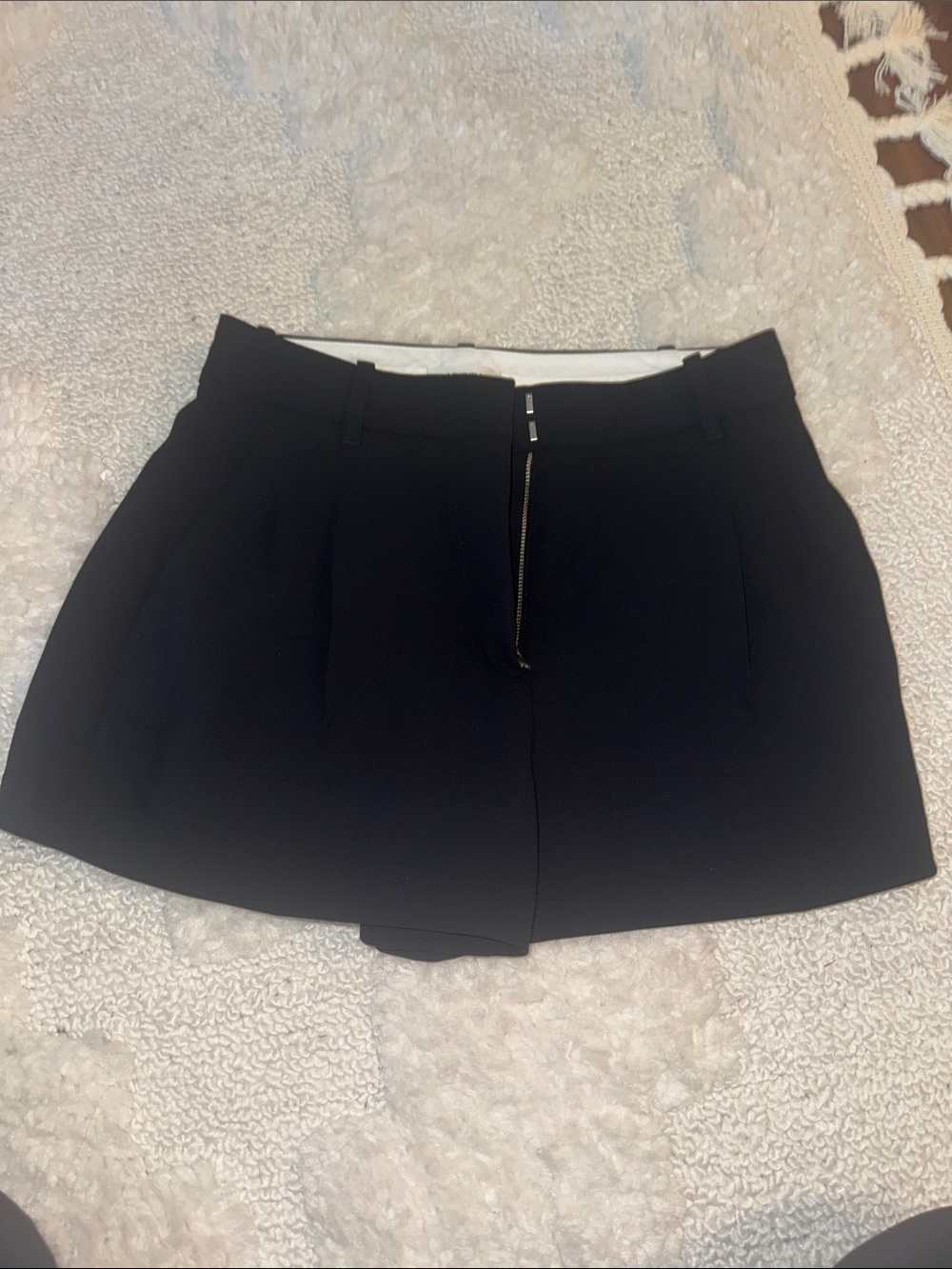 Aritzia effortless short size 4 black